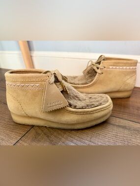 Clarks Originals Tan Brown Wallabee Faux Fur Suede Ankle Boots Women’s Size 7.5